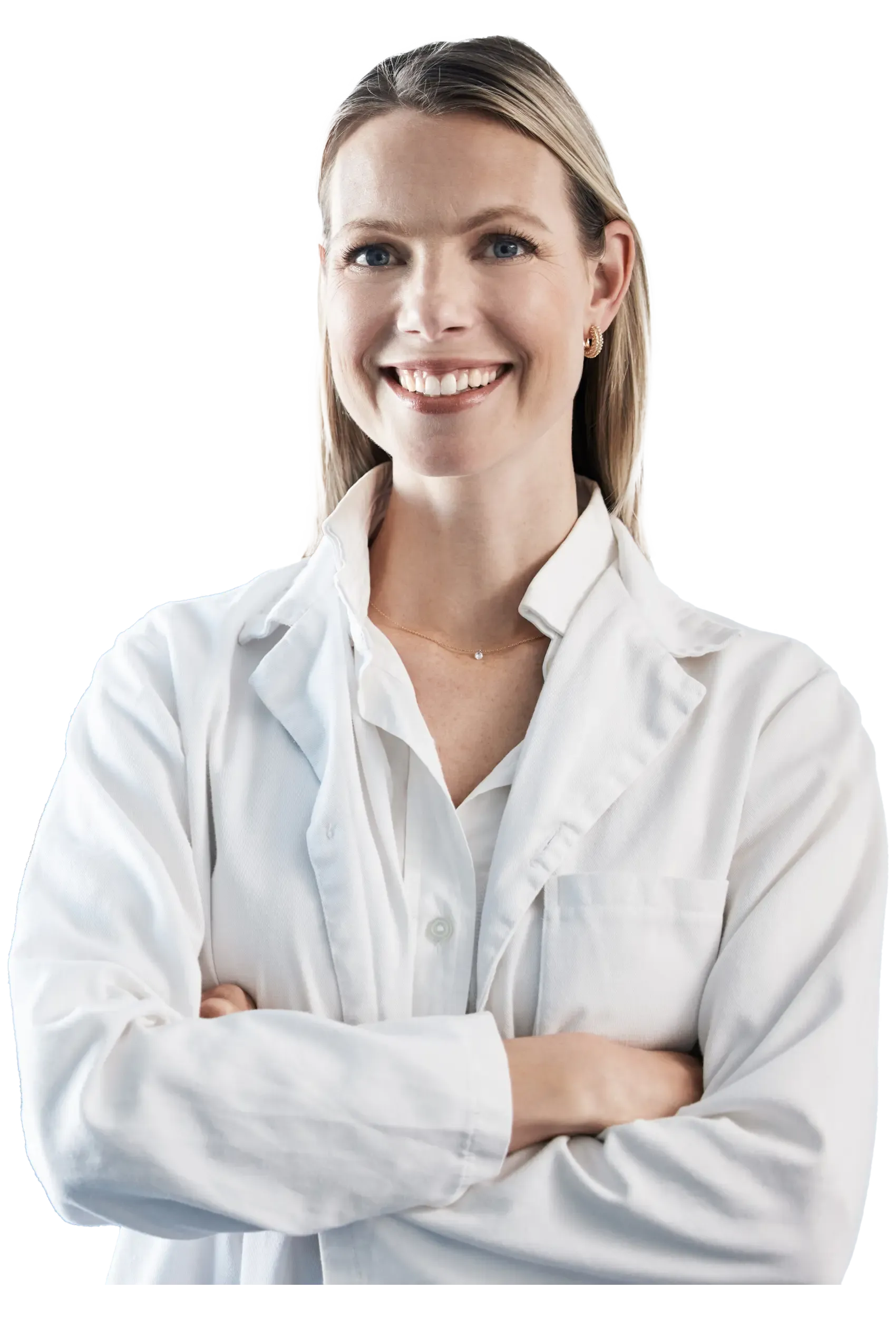 Médecin souriante en blouse blanche, bras croisés